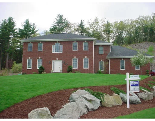 Unit for sale at 40 Skyline Cir, Canton, MA 02021