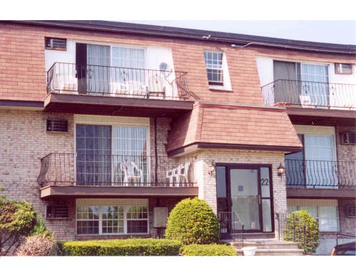 Unit for sale at 22 Williamsburg, Shrewsbury, MA 01545