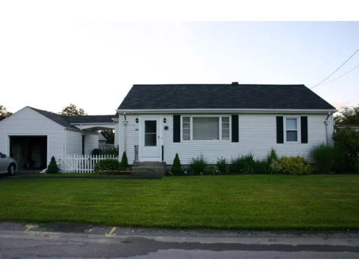 Unit for sale at 73 Bourne Rd, Swansea, MA 02777