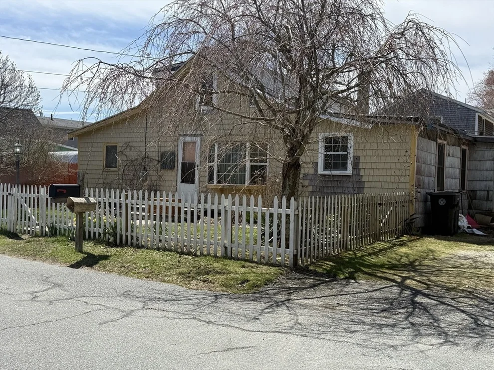 Unit for sale at 21 Evergreen St, Dartmouth, MA 02747