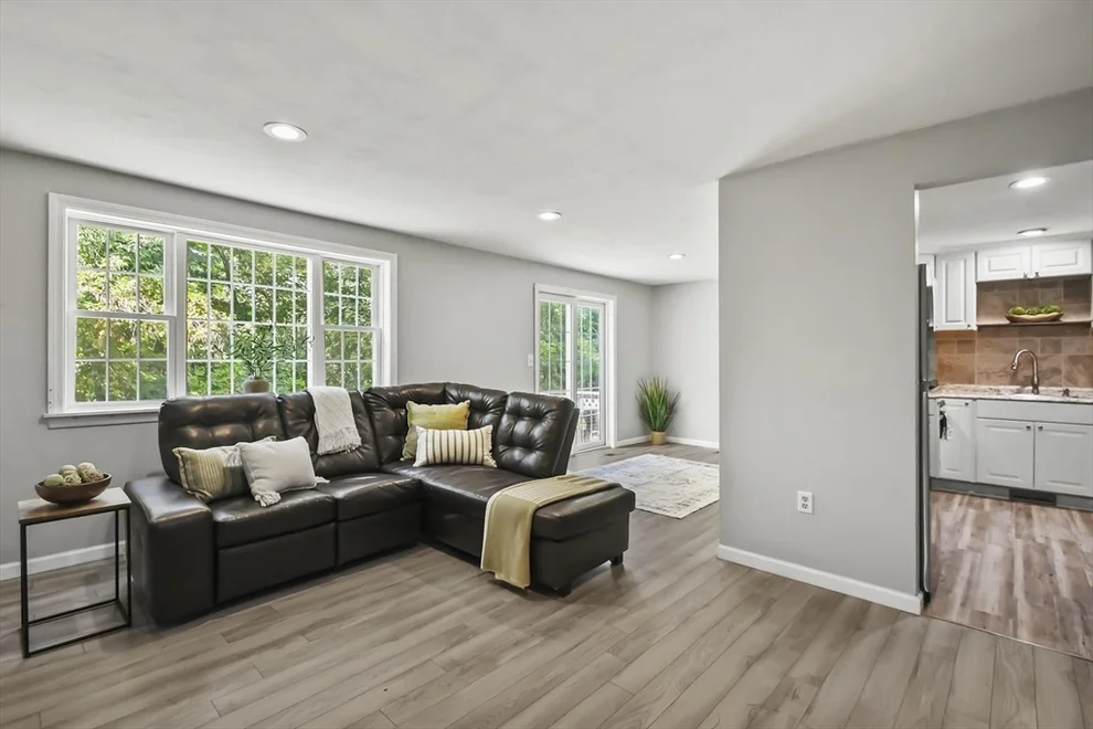 Unit for sale at 33 Kennedy Dr, Chelmsford, MA 01863