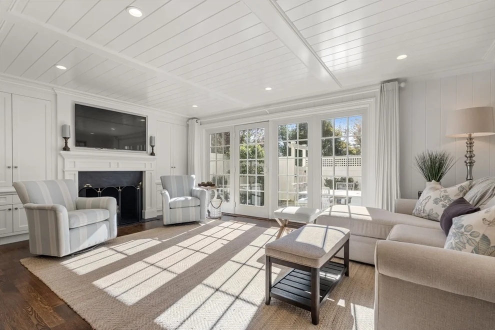 Unit for sale at 11 Oak Street, Wellesley, MA 02482
