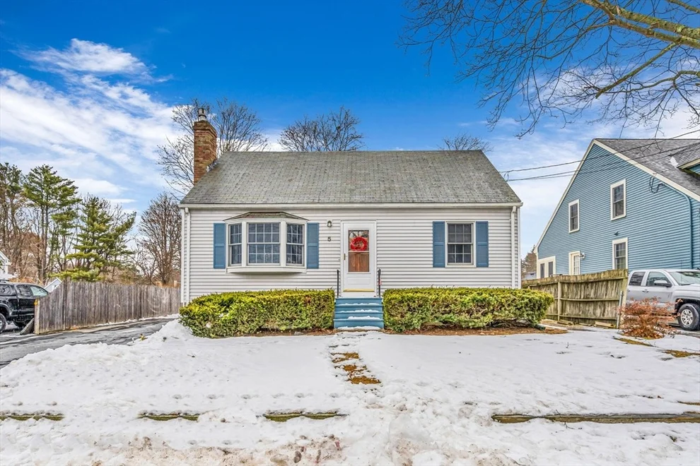 Unit for sale at 5 Arrowhead Trl, Ipswich, MA 01938