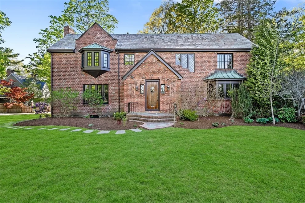 Unit for sale at 533 Hammond St, Newton, MA 02467