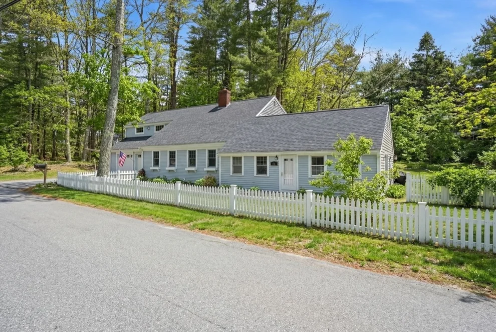 Unit for sale at 18 King Phillips Path, Duxbury, MA 02332