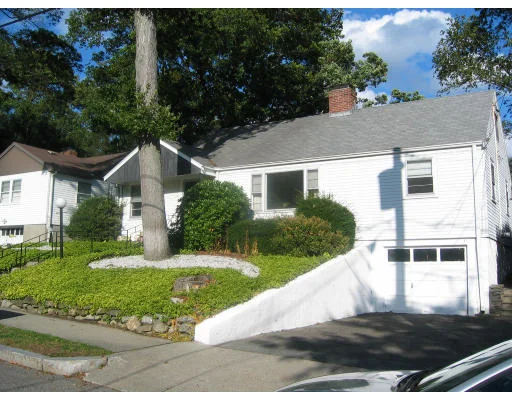 Unit for sale at 246 Woodcliff Rd, Newton, MA 02461