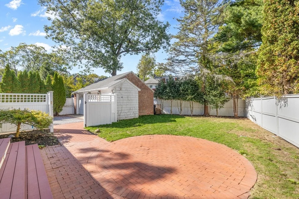 Unit for sale at 35 Kingston Rd, Newton, MA 02461