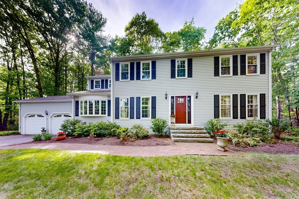 Unit for sale at 13 Garry Dr, Medfield, MA 02052