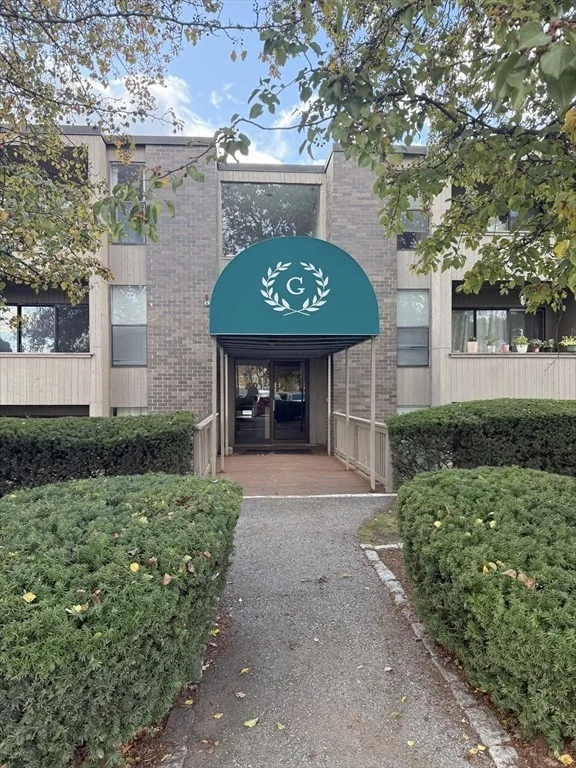 Unit for sale at 42 Shrewsbury Green Dr, Shrewsbury, MA 01545