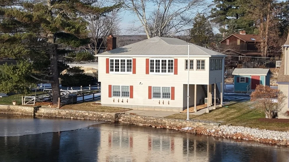 Unit for sale at 10 Indian Point Rd, Webster, MA 01570