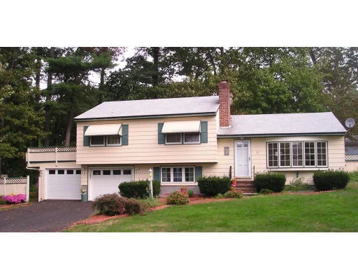 Unit for sale at 11 Windward Terrace, Salem, NH 03079