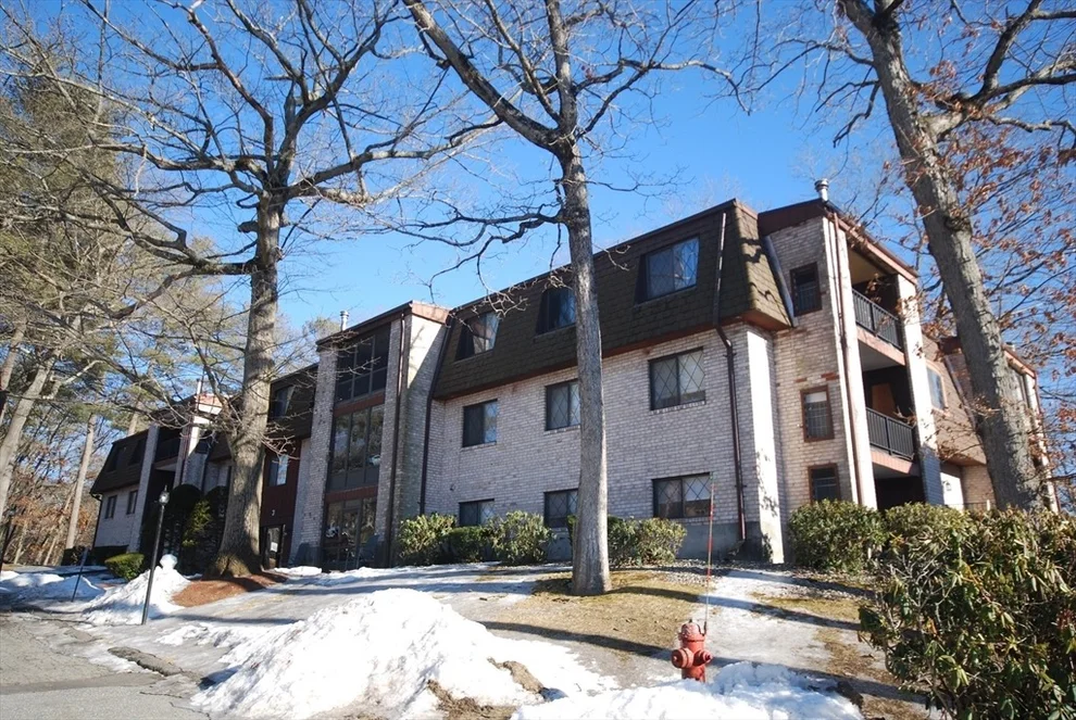 Unit for sale at 3 Greenbriar Drive, North Reading, MA 01864