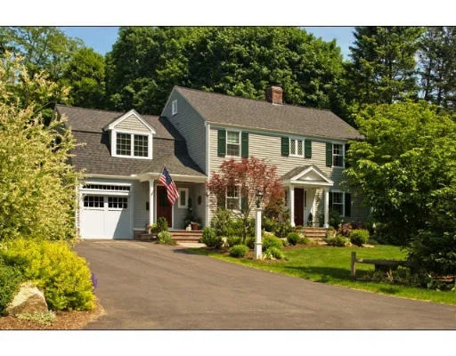 Unit for sale at 20 Clovelly Rd, Wellesley, MA 02481