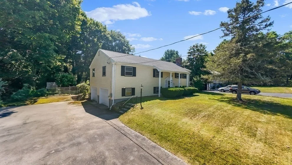 Unit for sale at 14 Cranberry Way, Marion, MA 02738