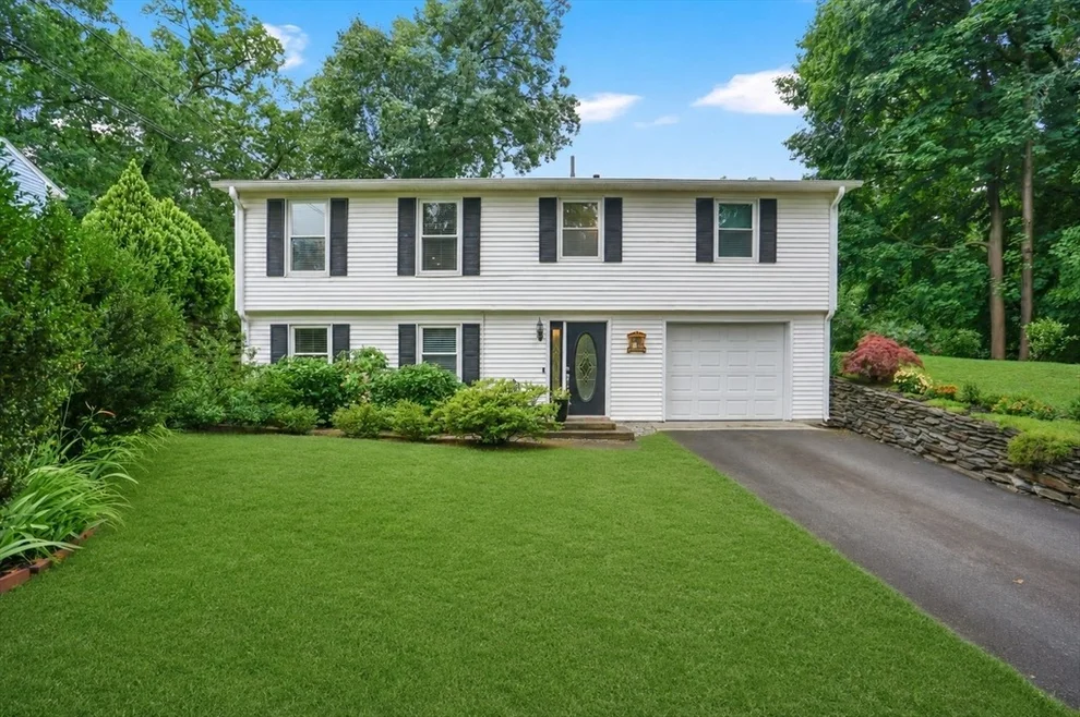 Unit for sale at 157 Meadow Rd, Longmeadow, MA 01106
