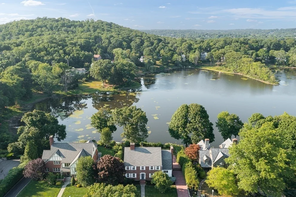 Unit for sale at 10 Dartmouth Street, Winchester, MA 01890