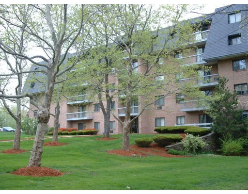 Unit for sale at 65 Commons Dr, Shrewsbury, MA 01545