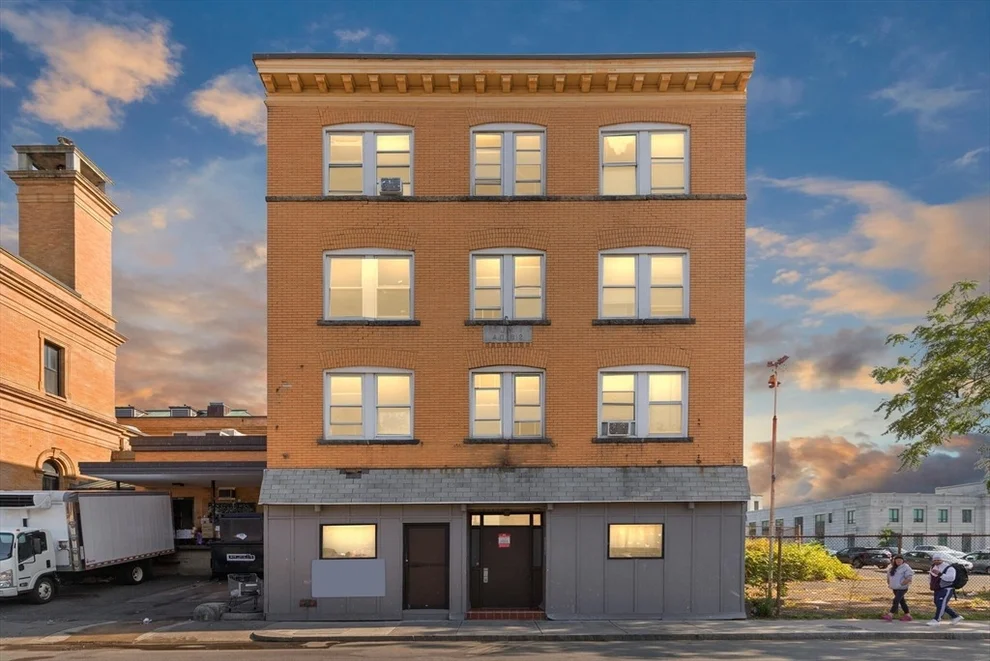 Unit for sale at 374-378 Washington St, Lynn, MA 01901