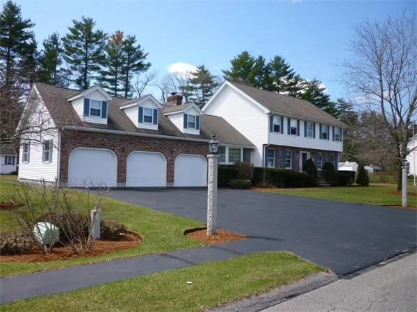 Unit for sale at 9 Aynsley Circle, Billerica, MA 01821