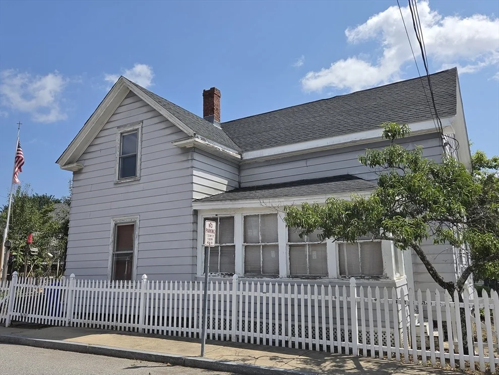 Unit for sale at 4 Kimball Street, Ipswich, MA 01938