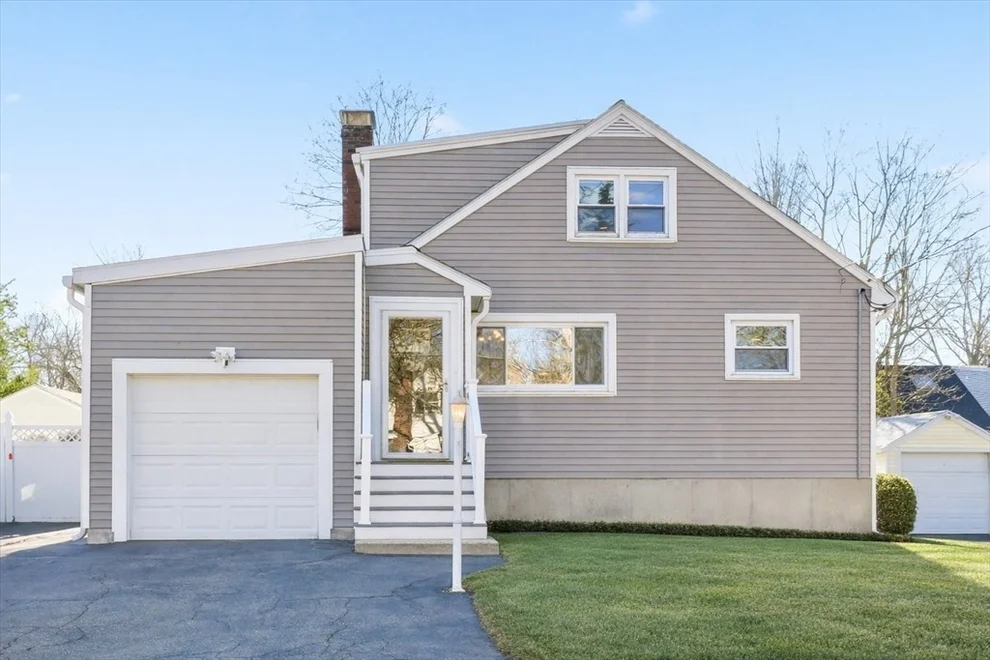 Unit for sale at 27 Garfield Ave, Saugus, MA 01906