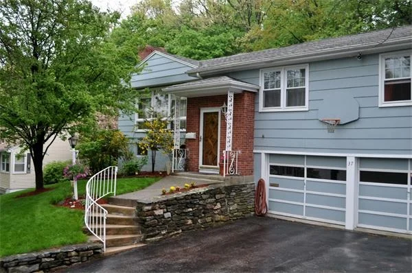 Unit for sale at 37 Sun Valley Dr, Worcester, MA 01609