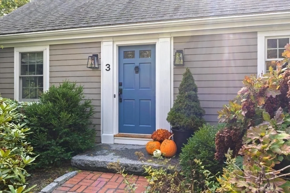 Unit for sale at 3 Howland Ln, Hingham, MA 02043