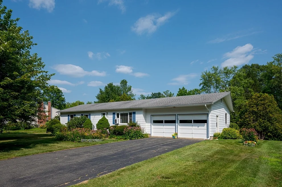 Unit for sale at 124 Pondview Dr, Amherst, MA 01002