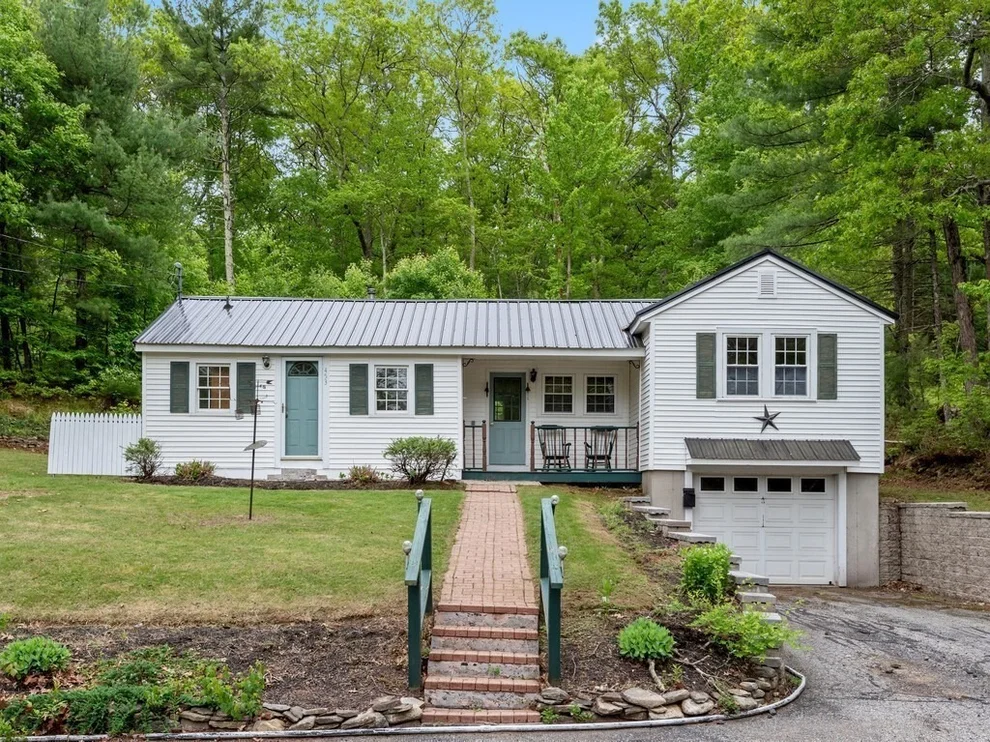Unit for sale at 453 Mendon St, Uxbridge, MA 01569