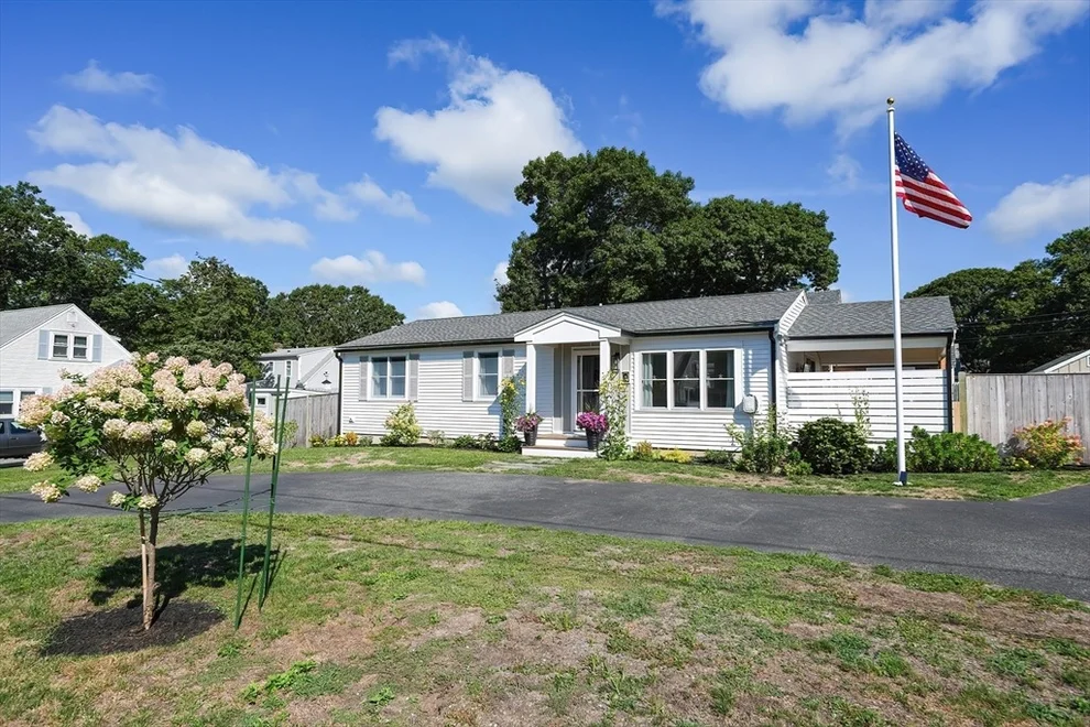 Unit for sale at 8 Oak St, Falmouth, MA 02536