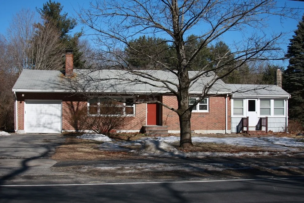 Unit for sale at 168 North St, Georgetown, MA 01833