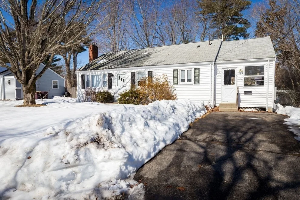 Unit for sale at 78 Circuit Rd, Weymouth, MA 02190