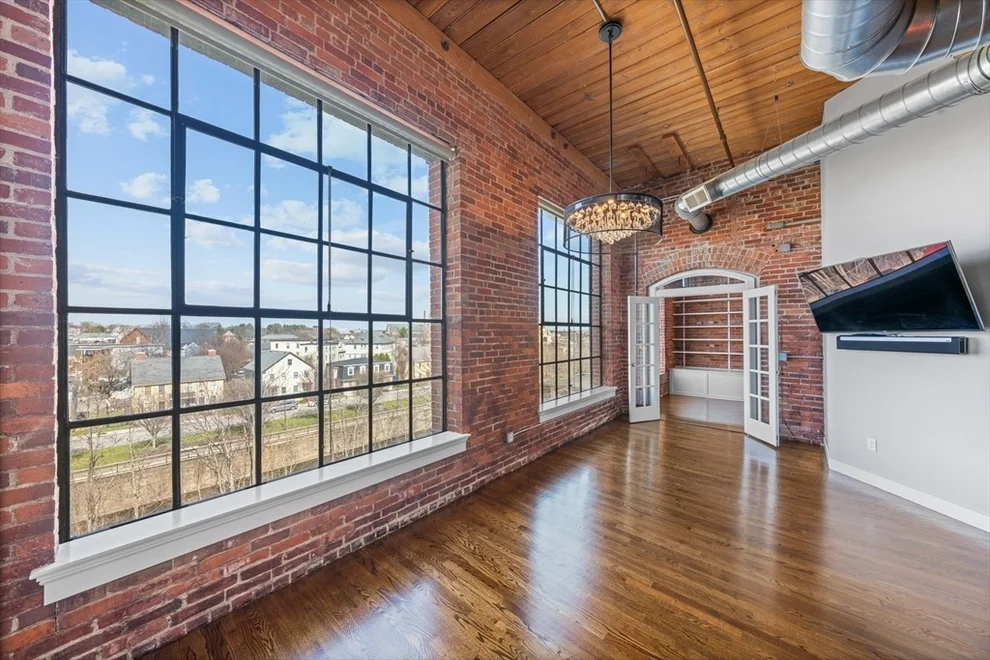 Unit for sale at 491 Dutton St, Lowell, MA 01854