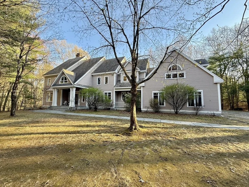 Unit for sale at 146 Aldershot Ln, Carlisle, MA 01741