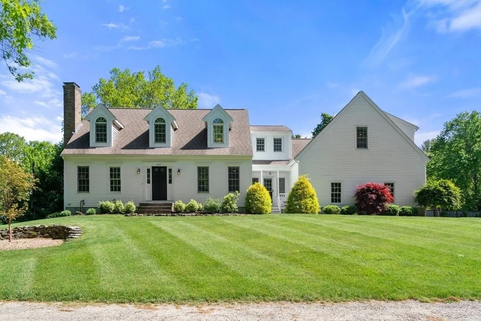 Unit for sale at 749 Franklin St, Duxbury, MA 02332