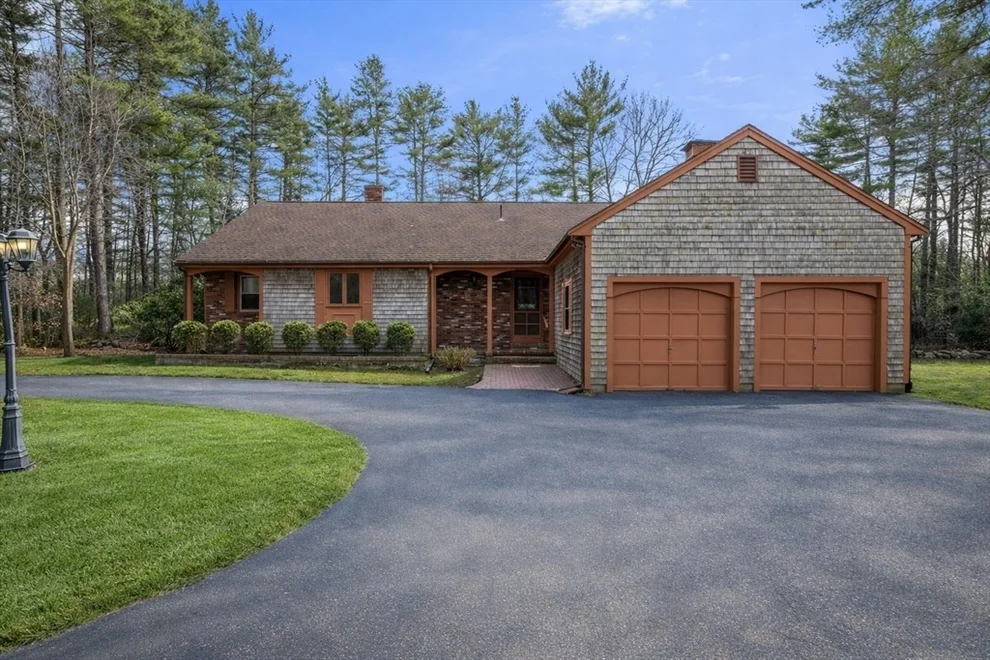 Unit for sale at 945 Walnut Plain Rd, Rochester, MA 02770