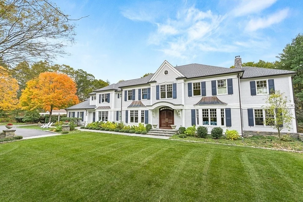 Unit for sale at 9 Sanderson Ln, Weston, MA 02493