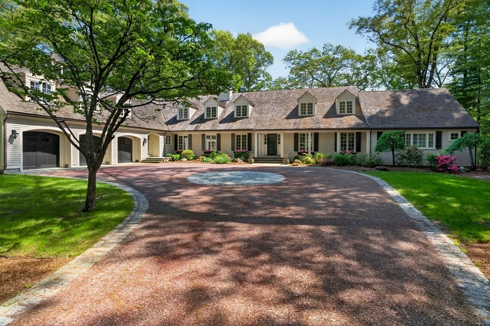 Unit for sale at 12 Winding River Cir, Wellesley, MA 02482