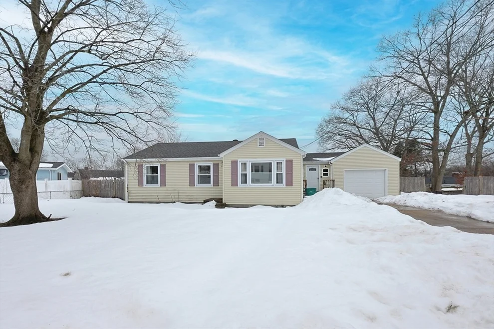 Unit for sale at 338 Mendon Rd, Attleboro, MA 02703