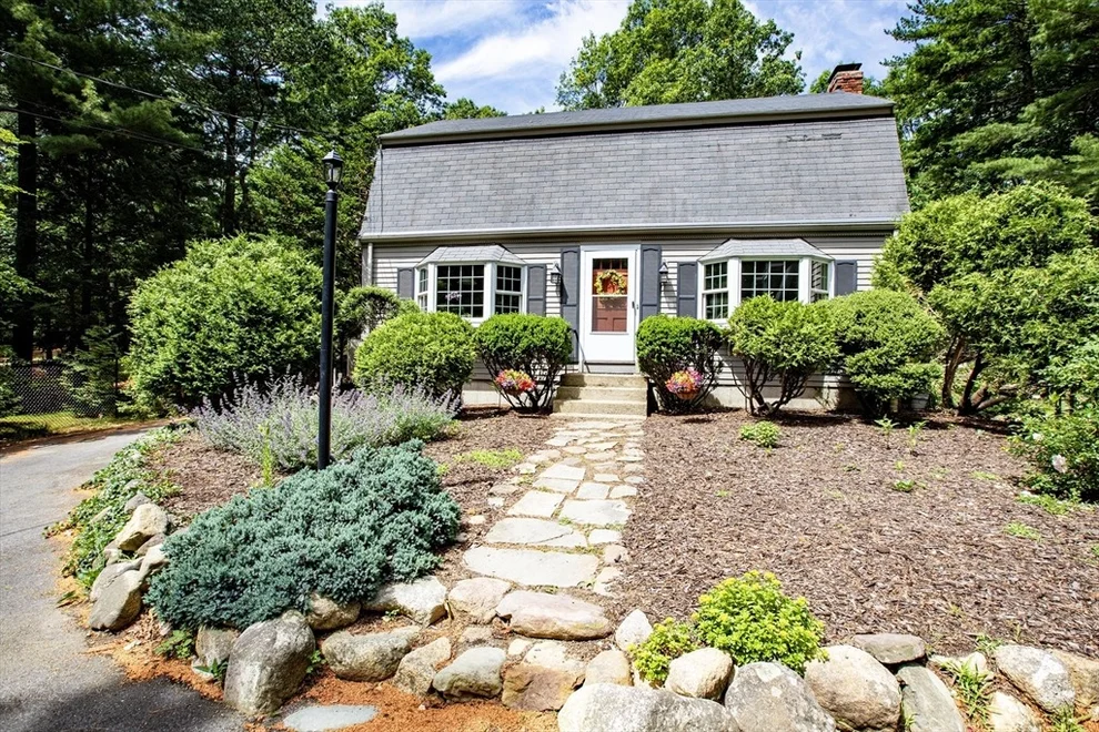 Unit for sale at 1115 Forest St, Marshfield, MA 02050