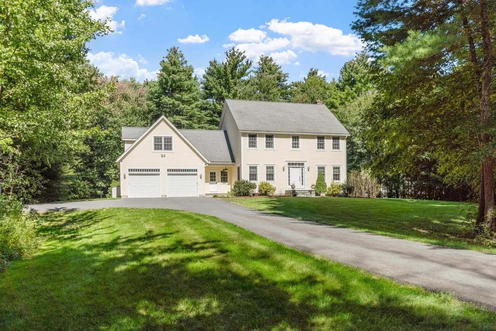 Unit for sale at 4 Samuels Ln, Sterling, MA 01564