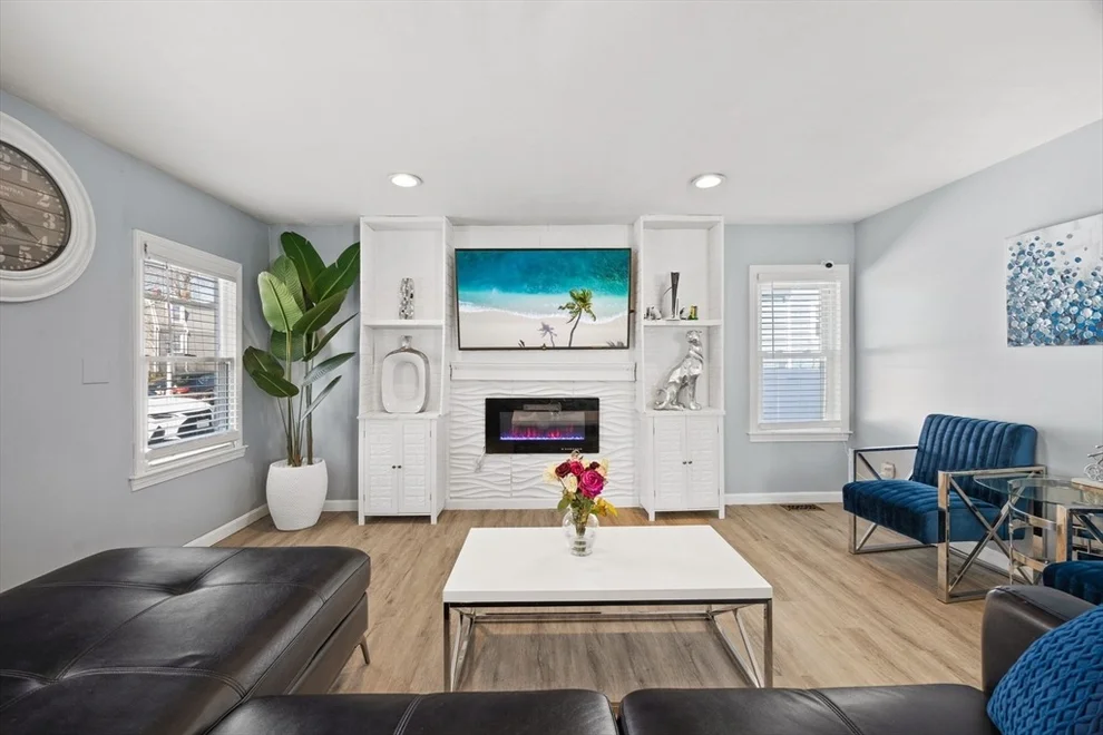 Unit for sale at 227 Myrtle St, Rockland, MA 02370