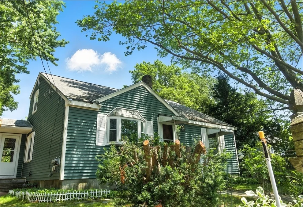 Unit for sale at 14 Doris Dr, Abington, MA 02351