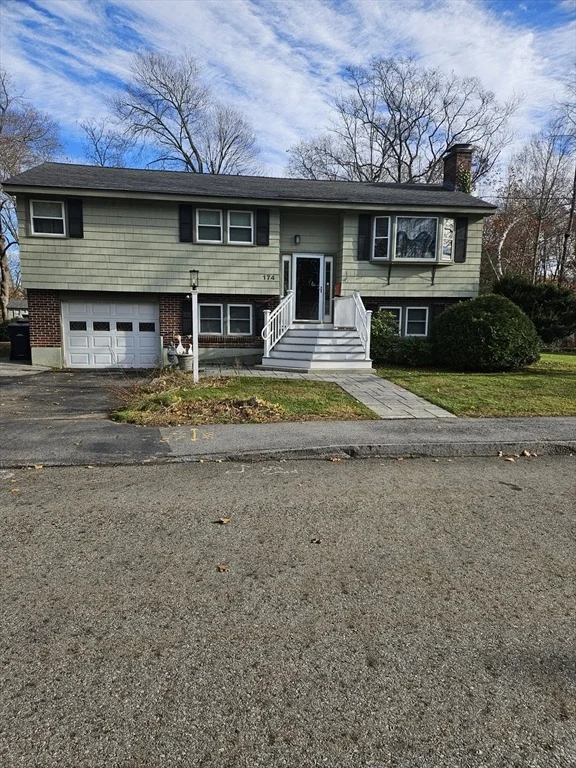 Unit for sale at 174 Helen Dr, Marlborough, MA 01752