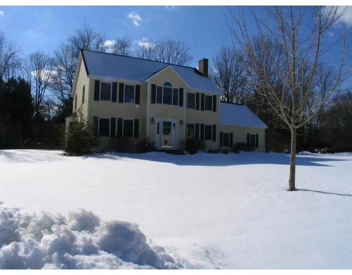 Unit for sale at 11 Mayhew Farm Drive, Mansfield, MA 02048