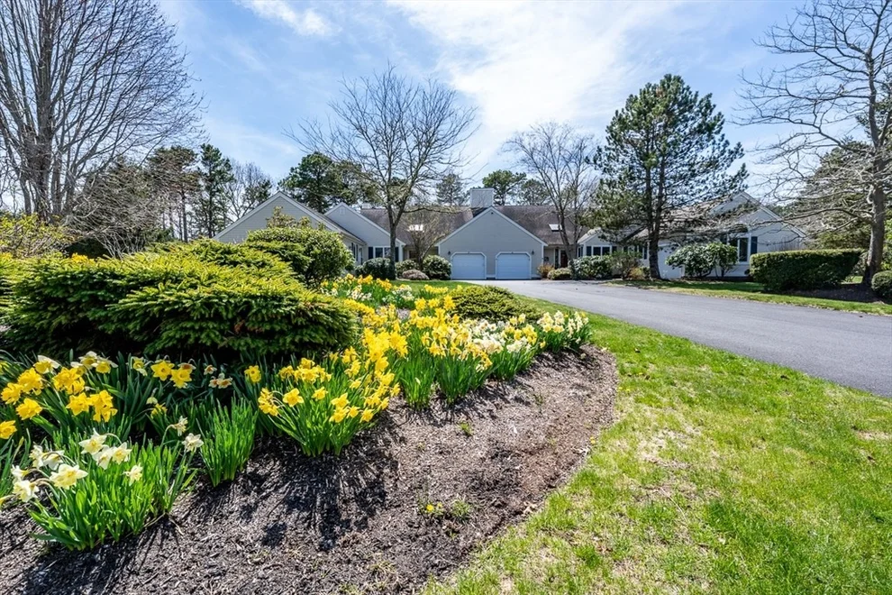Unit for sale at 15 Beacon Ct, Mashpee, MA 02649