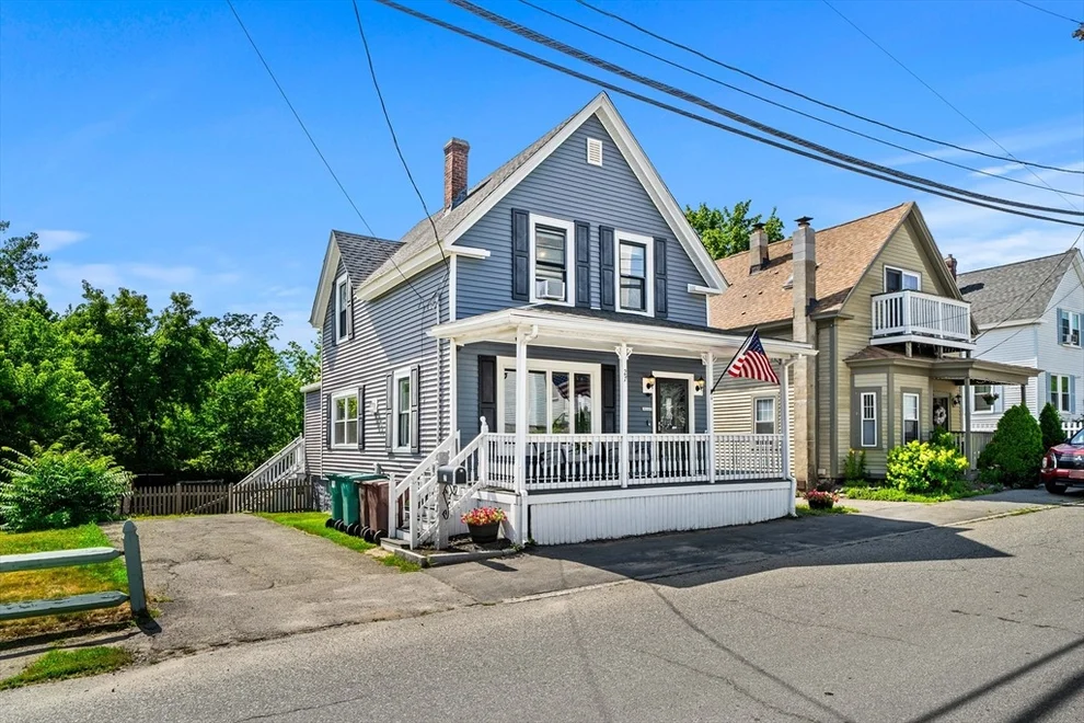 Unit for sale at 27 Meadowcroft St, Lowell, MA 01852