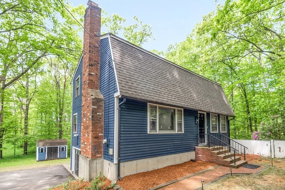 Unit for sale at 9 Colonial Rd, Sutton, MA 01590