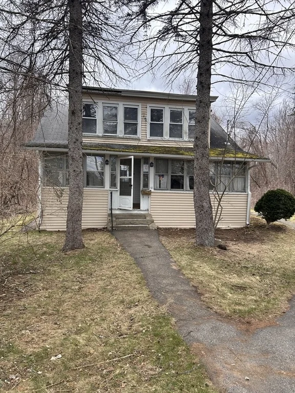 Unit for sale at 10 Conway Dr, Leicester, MA 01524