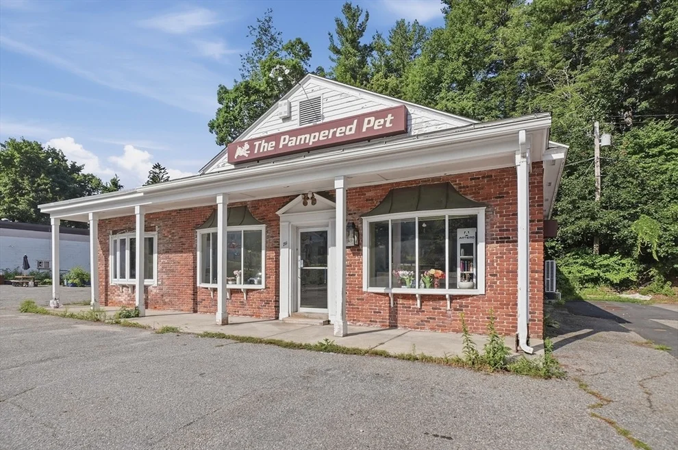 Unit for sale at 711 Pleasant Street, Paxton, MA 01612